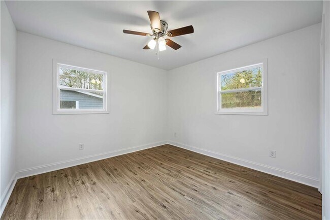 Building Photo - 1506 Sycamore Dr NW