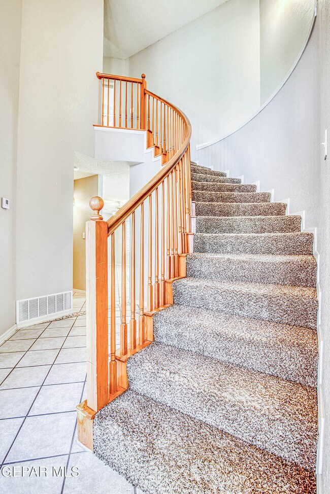 Building Photo - 6076 Los Siglos Dr