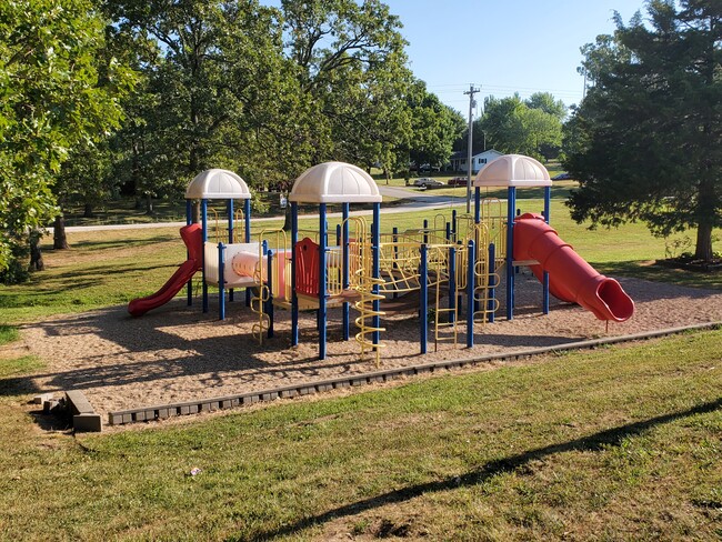 Huge Playground - 319 Harold St
