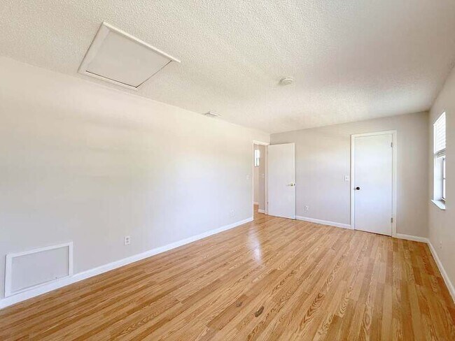 Building Photo - 1454 Trotter Rd