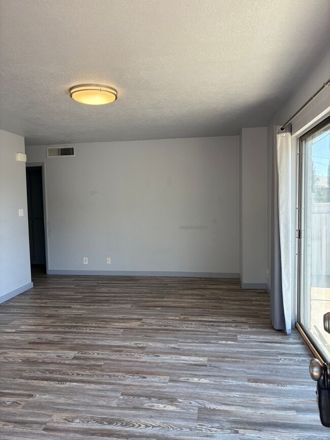 Building Photo - St. George Townhome with a Basement!