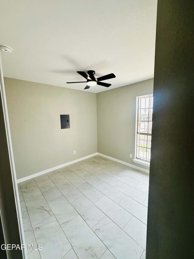 Building Photo - 11733 Lorri Dr