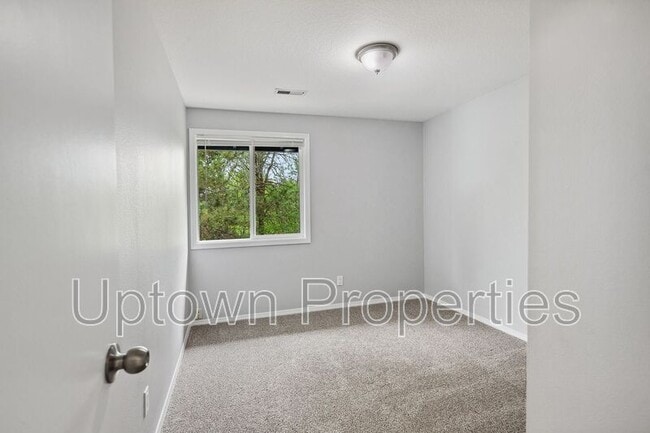 Building Photo - 6133-6135 SE Frances St.