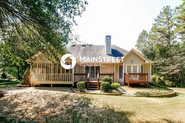 Building Photo - 3 Bedroom Pet-Friendly Home in Douglasville, GA with Main Street Renewal