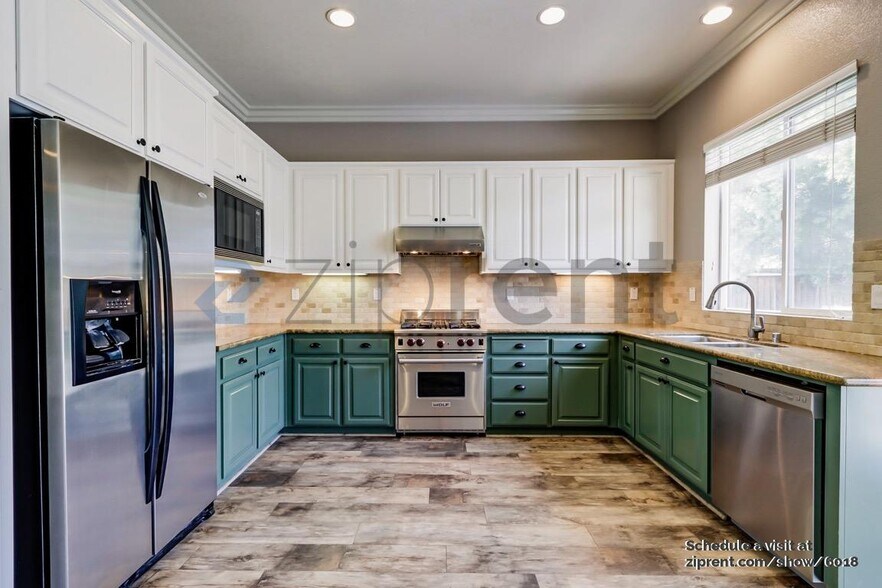 Building Photo - 665 Ray St