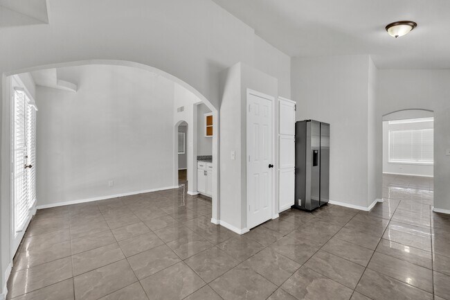 Building Photo - 10400 Valle Koki Dr