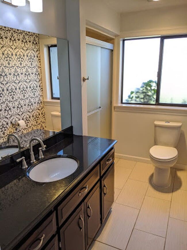 Building Photo - Updated 3-Bedroom, 2.5-Bath Home ~ Solid S...
