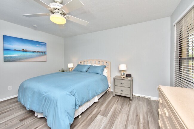 Building Photo - Villa close to Downtown Naples in Lakewood community