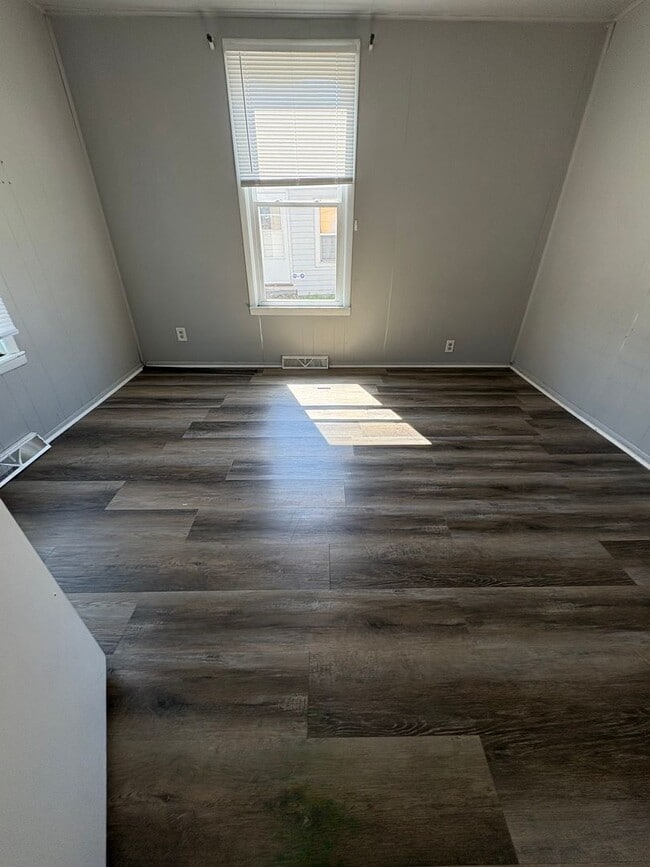 Building Photo - 4 Bedroom, 2 Bath House Near UWL and WWTC