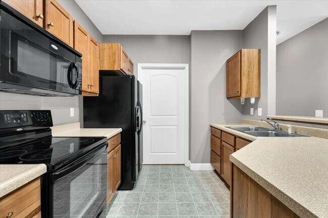 Building Photo - 2 bedroom, 2 bathroom condo!