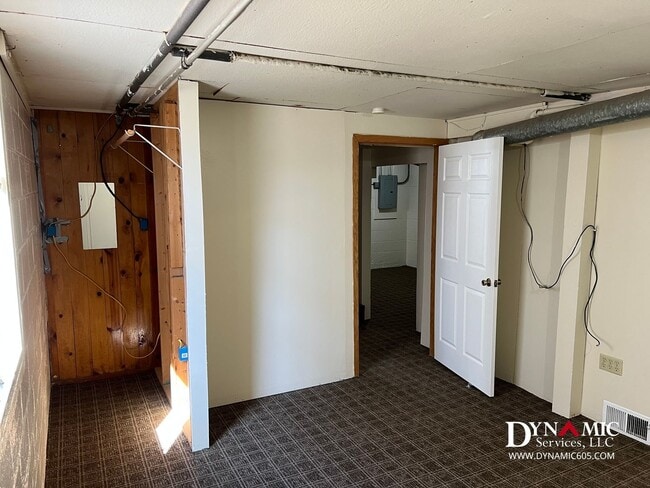 Building Photo - Updated 4+ Bedroom, 2 Bathroom House with Garage and Fenced Backyard