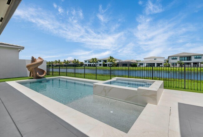 Building Photo - 17112 Aquavera Way