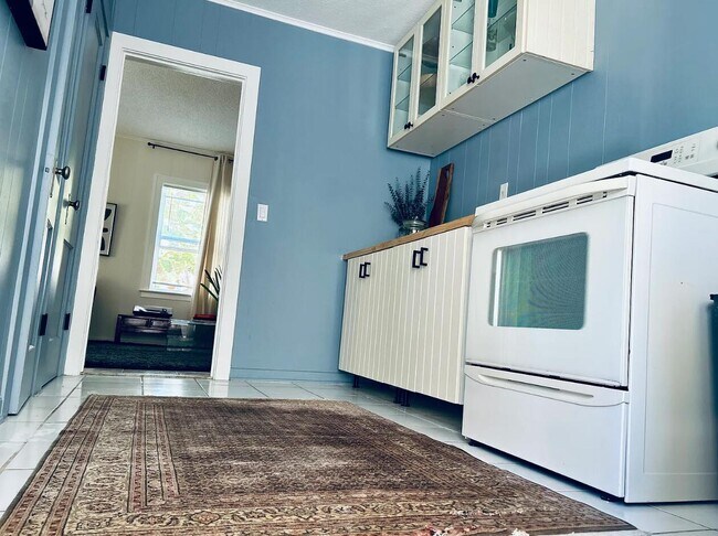 Building Photo - 707 2nd Ave S