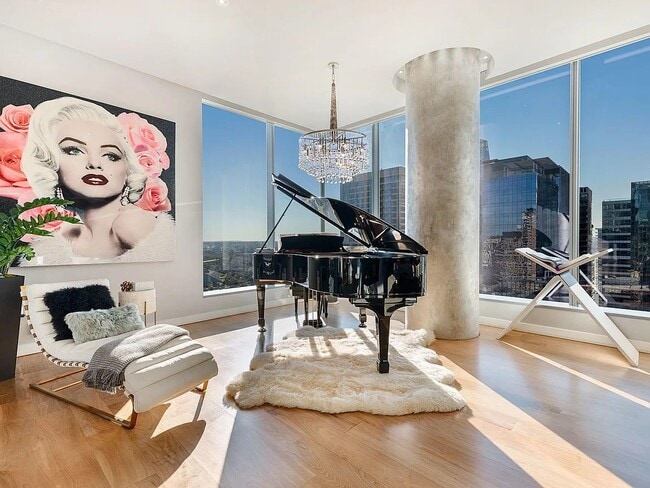 Building Photo - 210 Lavaca St