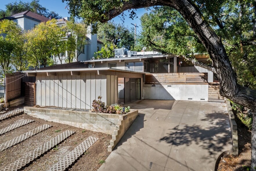 Building Photo - Updated Mid-Century Home in Picturesque Woodland Hills