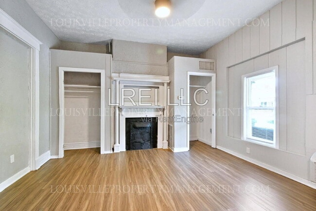 Building Photo - 628 E Oak St