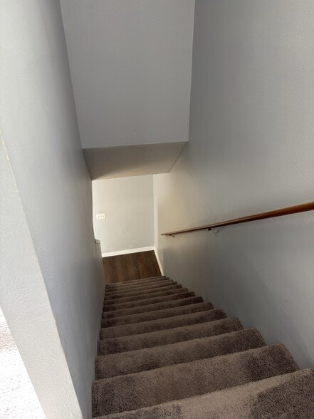 Building Photo - 144 Douglas Rd W