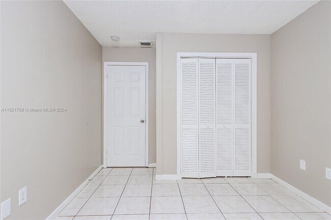 Building Photo - 5813 S 38th St