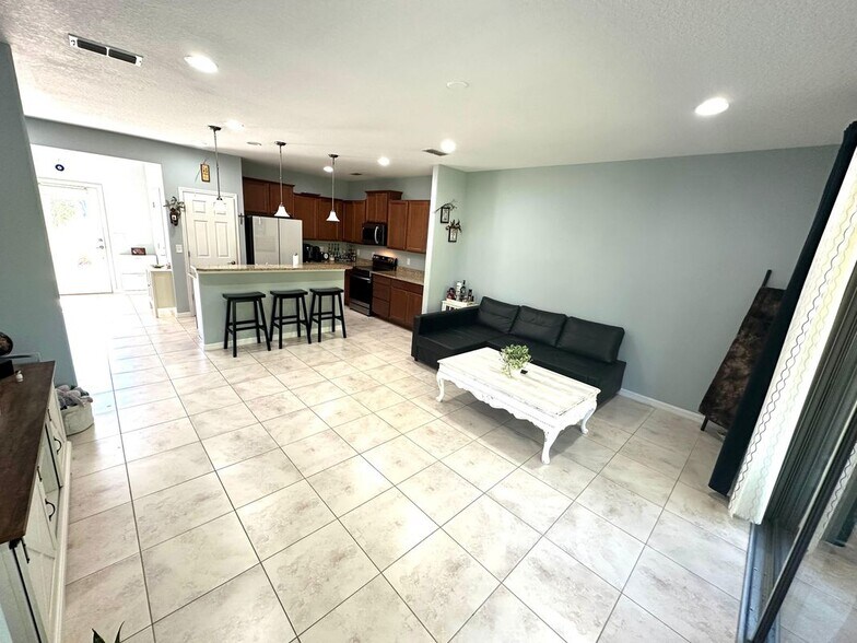 Building Photo - 7041 Beauhaven Ct