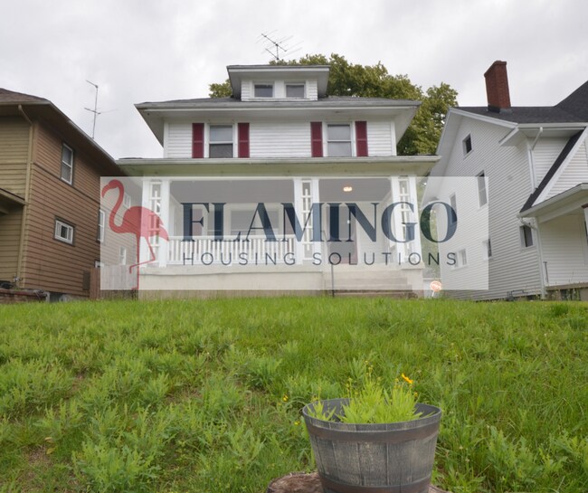 Primary Photo - 565 Kenwood Ave