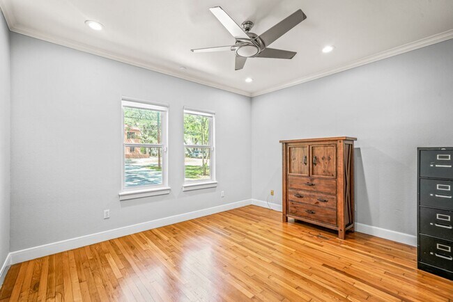 Building Photo - 258 Tuxedo Ave