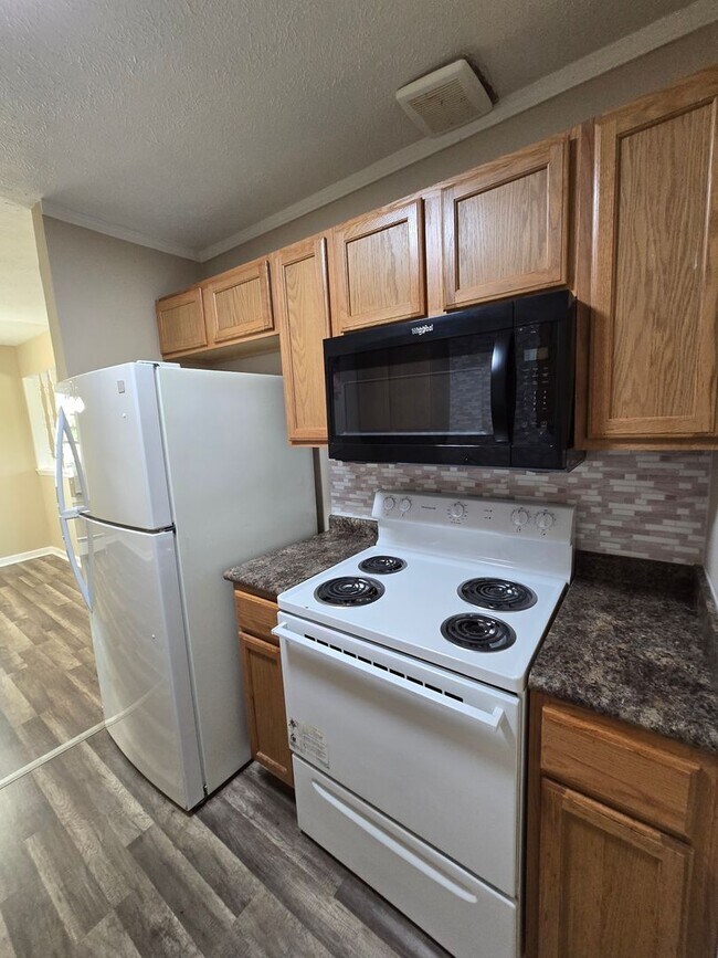 Building Photo - 5523 Livingston Dr