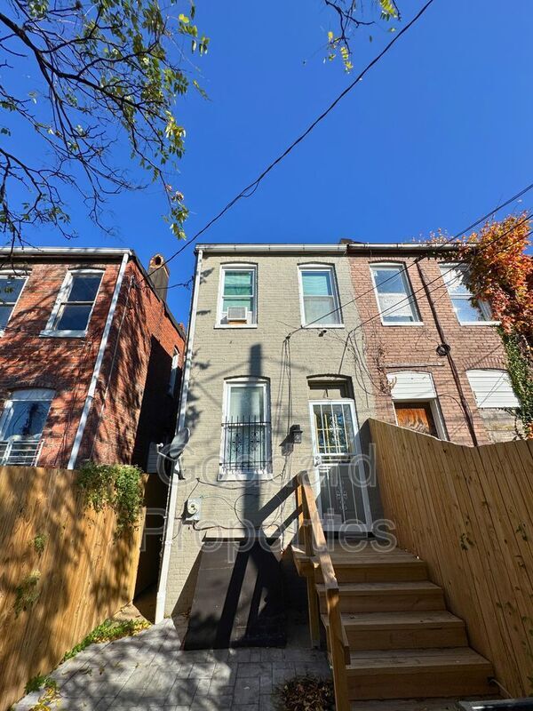 Building Photo - 1313 E North Ave