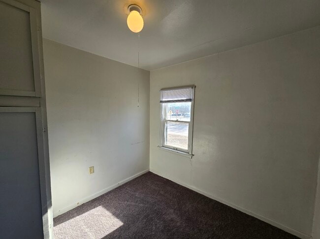 Building Photo - 158 S Roosevelt Rd