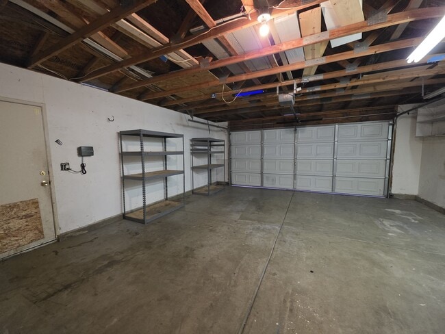 Building Photo - 303 Pinon Way