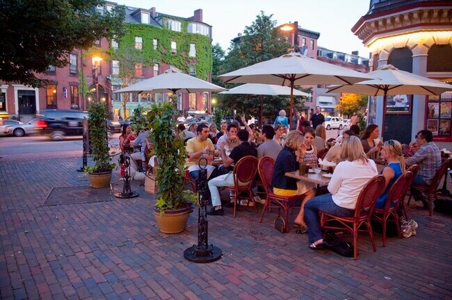 Building Photo - 20 Hanson St