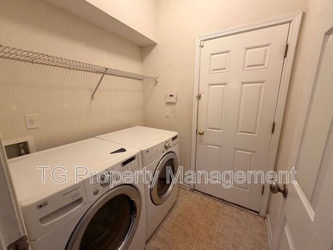 Building Photo - 1193 Bedrock Dr