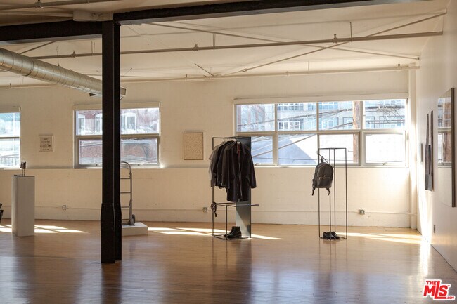 Building Photo - 500 Molino St