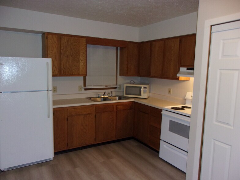 Building Photo - 610 N Wagner Ave