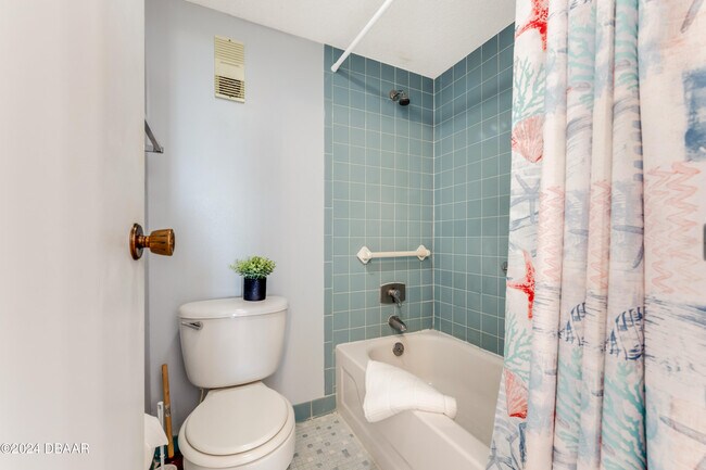 Building Photo - 925 N Halifax Ave