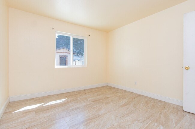 Building Photo - Coming Soon... 3 Bedroom 2 bath!