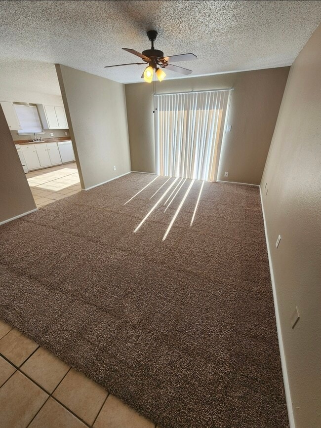 Building Photo - 3 bed 2 bath home