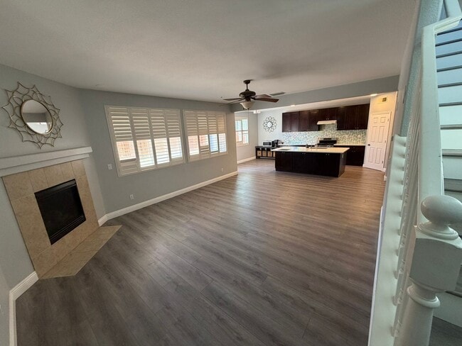 Building Photo - AVAILABLE NOW! LEASE TODAY! 4 Bedroom 3 Bath Elk Grove Home with Bonus Room!