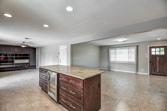 Building Photo - 21 E McKinley St