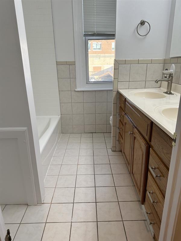 Building Photo - 11 N Warner Ave