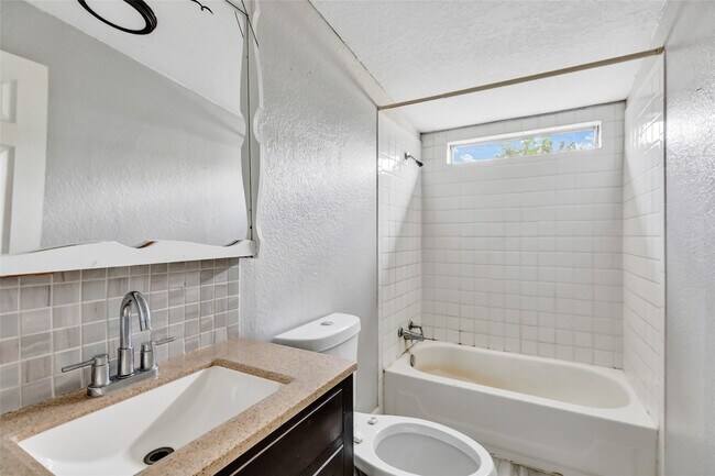 Building Photo - 10821 TX-150