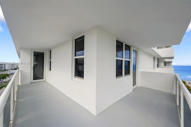 Building Photo - 3725 S Ocean Dr