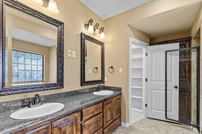 Building Photo - 5811 Oak Creek Drive