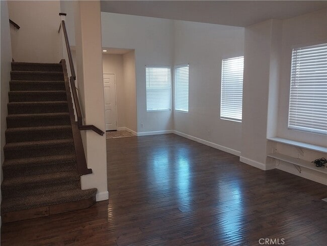 Building Photo - 935 Redtail Dr