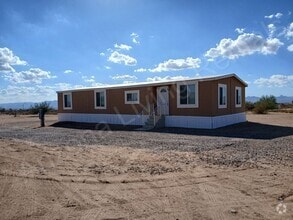 Building Photo - RENOVATED, PRIVATE & SPACIOUS HOME