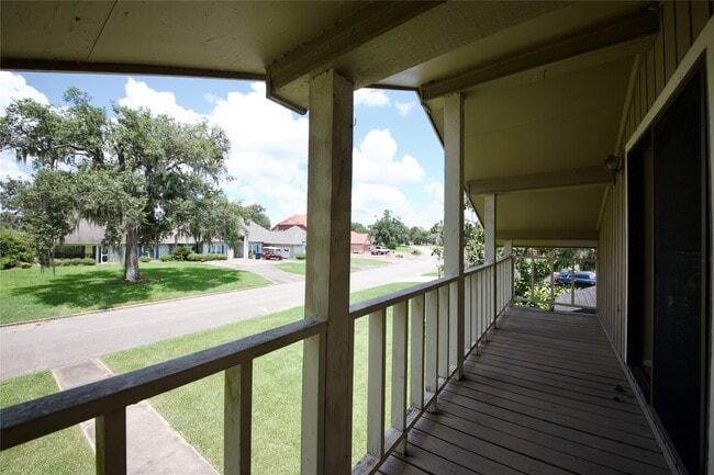 Building Photo - 2109 Riverside Dr