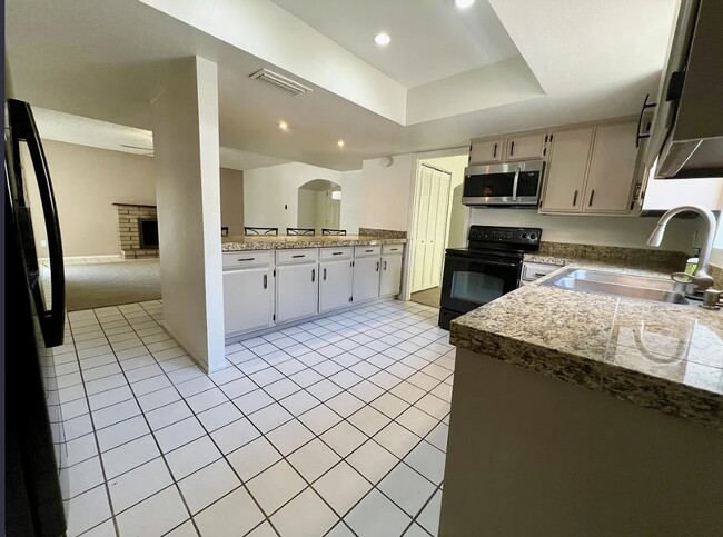 Building Photo - 984 N 85th Pl