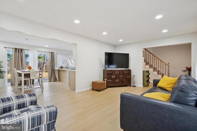 Building Photo - 127 Toledo Ln