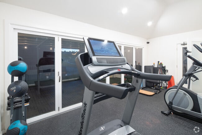 Fitness center - 524 Venice Way