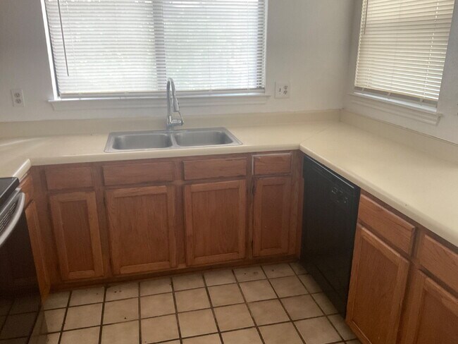 Building Photo - Large beautiful home for rent