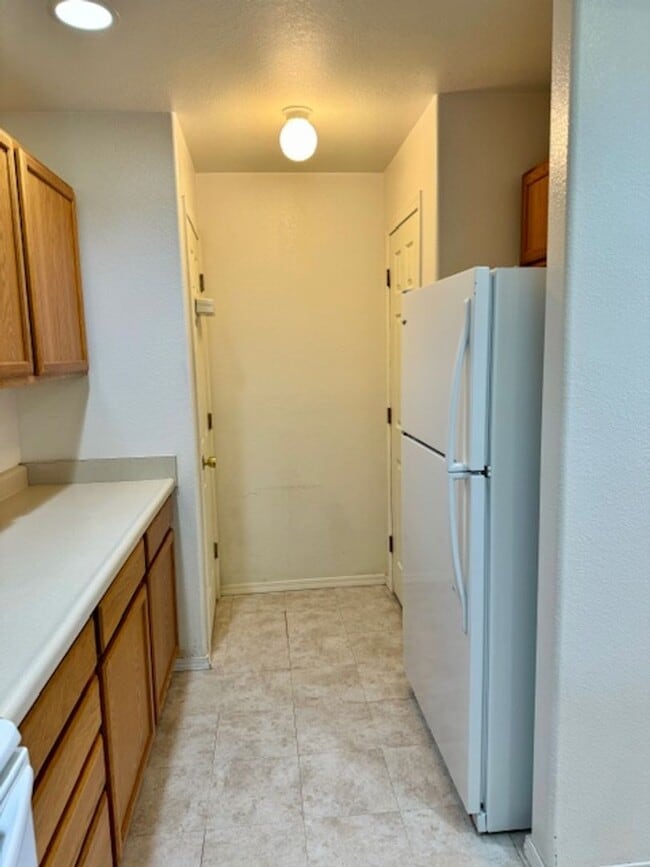 Building Photo - 3 Bedroom 2 Bath Centrally Located Condo